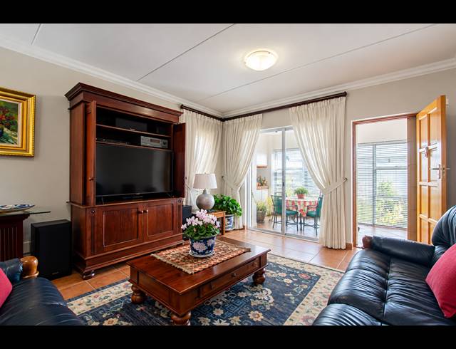 2 BEDROOM TOWNHOUSE FOR SALE IN RIETVALLEIRAND